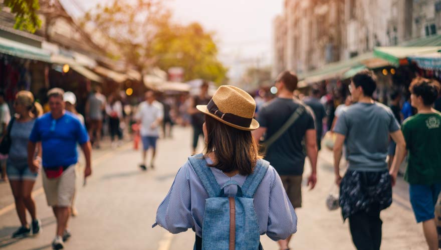 Der Chatuchak Market in Bangkok ist eine Sehenswürdigkeit, die zu stundenlangem Shoppen einlädt