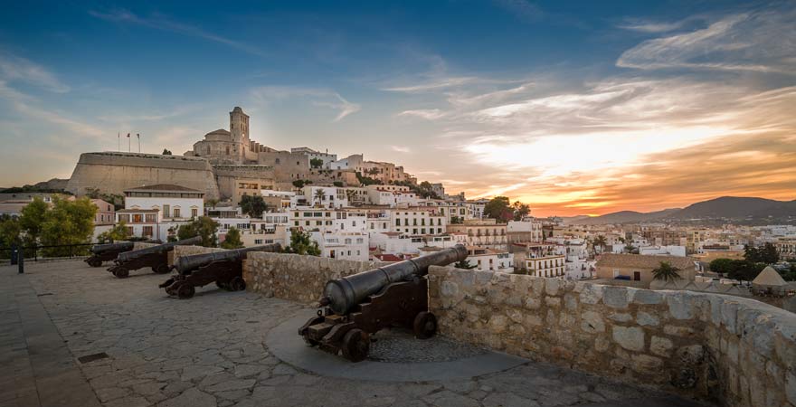 Blick von der Festung von der Top-Sehenswürdigkeit in Ibiza-Stadt, der Festung in Dalt Vila