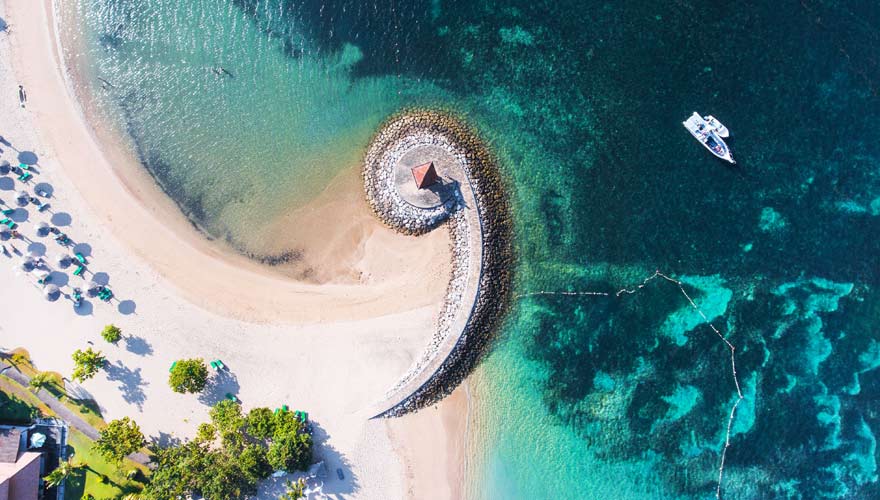 Nusa Dua Beach ist ein sehr gepflegter Strand auf Bali