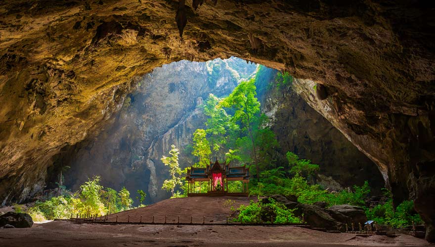 Ihr solltet wegen dem Goldenen Pavillon dem Khao Sam Roi Yot Nationalpark unbedingt einen Besuch abstatten