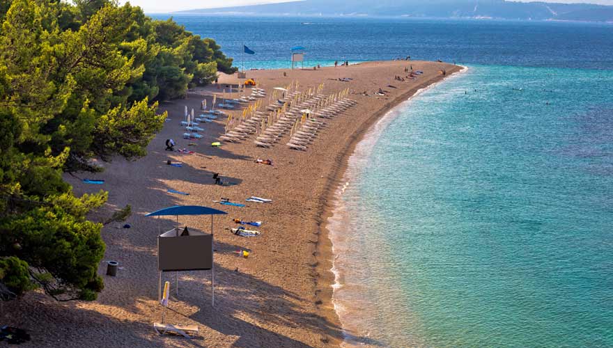 Der berühmte kroatische Strand Zlatni Rat