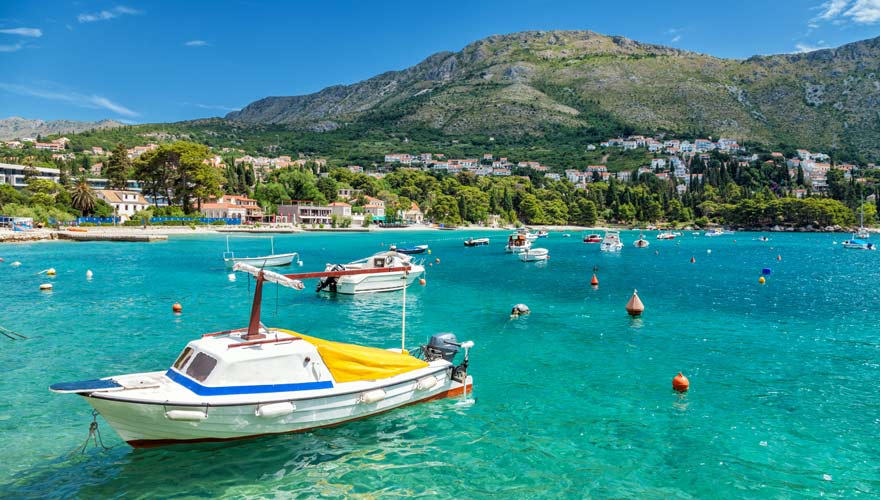Im Fischerdorf Mlini findet ihr zahlreiche wunderschöne Strände