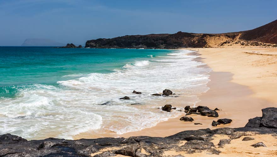 Playa de las Conchas - ein Traumstrand auf Lanzarotes Nachbarinsel La Graciosa