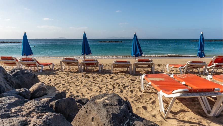 Der Strand Playa Dorada auf Lanzarote