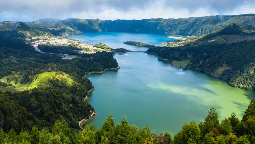 Blick von oben auf Lagoa Azul und Lagua Verde, Sao Miguel, 