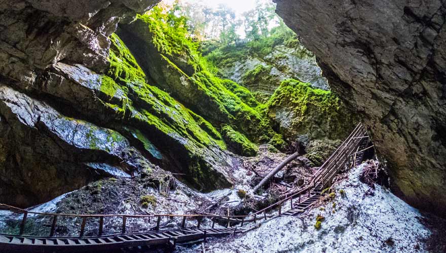 Die Scarisoara Eishöhle in Rumänien