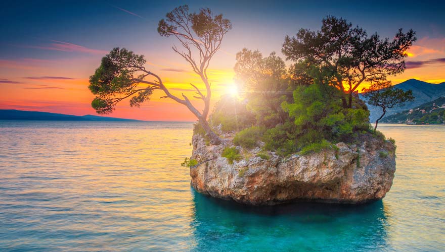 Der Brela Stein ist eine der beliebtesten Sehenswürdigkeiten in Kroatien