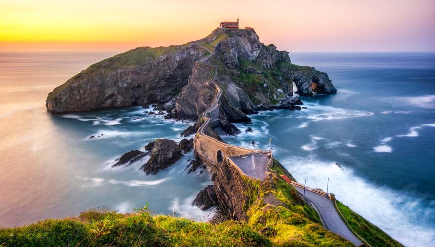 Die faszinierende Brücke von Gaztelugatxe in Spanien