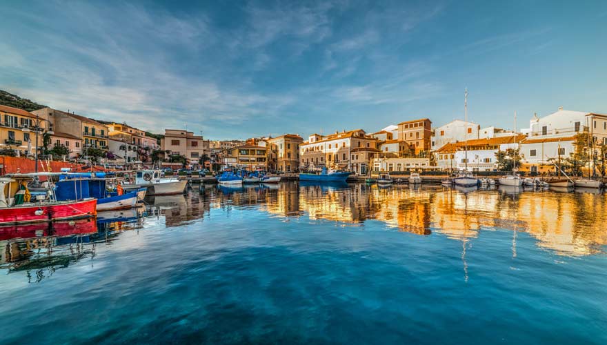 Hafen von La Maddalena