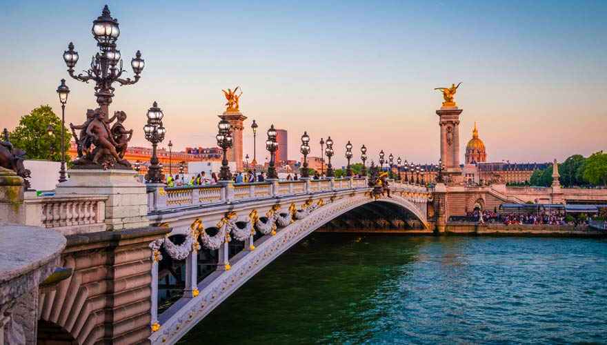 Die Pont Alexandre III in Paris ist eine der schönsten Brücken weltweit