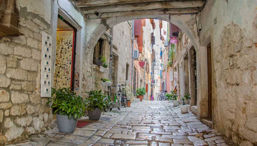 Gasse in Rovinj in Kroatien