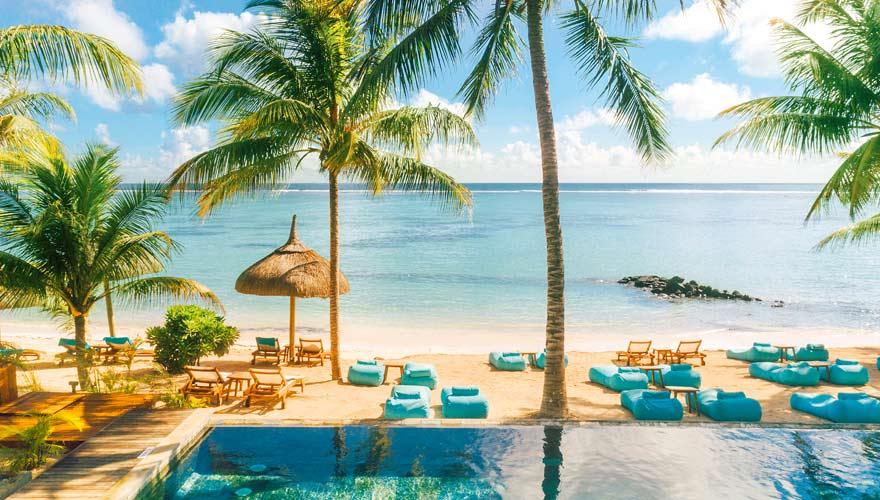 Pool und Strand am Seasense Boutique Hotel & Spa