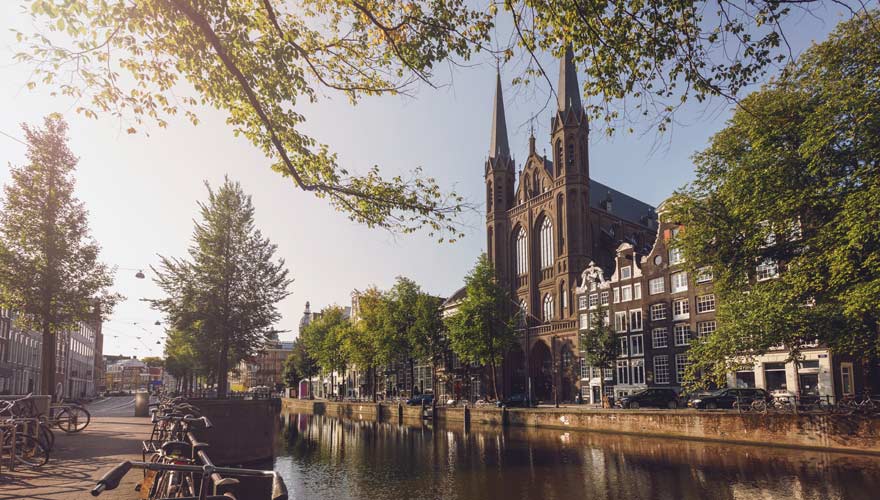 De Krijtberg Kirche an der Herengracht in Amsterdam