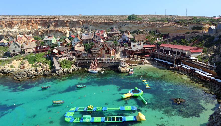 Popeye Village auf Malta ist eine beliebte Sehenswürdigkeit