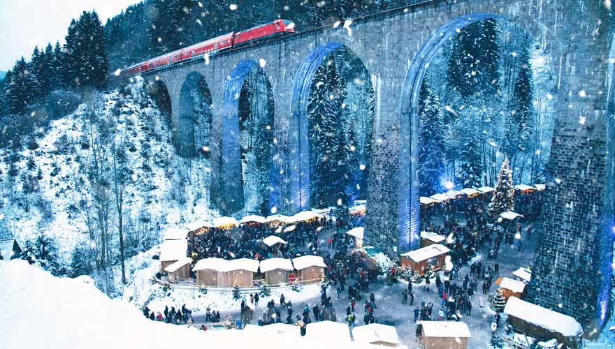 Weihnachtsmarkt unter der Höllentalbahn in der Ravennaschlucht
