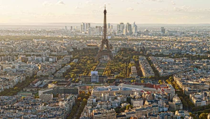 Sehr typisch für Frankreich ist der Eiffelturm