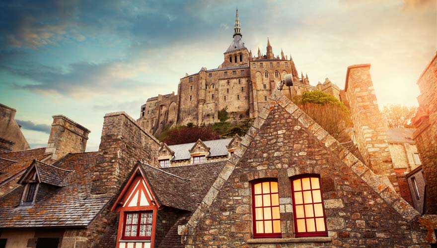 Eine typische französische Sehenswürdigkeit ist Mont Saint-Michel in der Bretagne