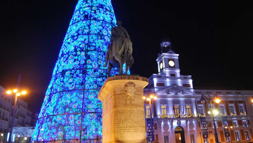 Puerta del Sol ist ein Hotspot an Silvester in Madrid