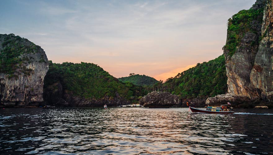Der Strand Nui Beach ist nur per Boot erreichbar