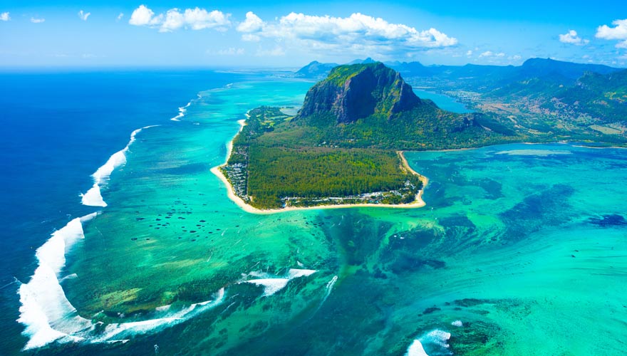 Ein außergewöhnliches Naturphänomen ist der Unterwasser-Wasserfall auf Mauritius