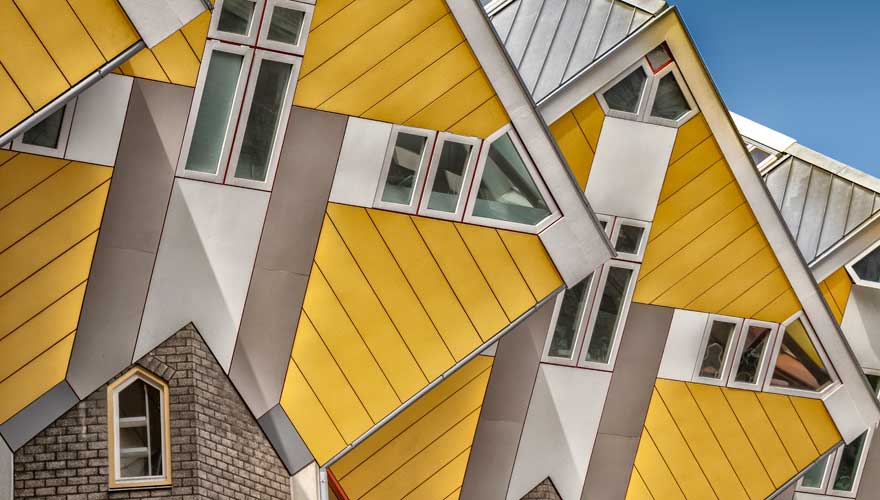 Rotterdam ist aufgrund seiner architektonischen Vielfalt wie der Kubushäuser ein tolles Reiseziel in den Niederlanden für einen Städtetrip