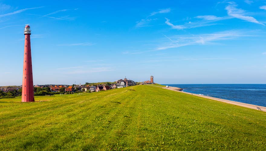 Leuchtturm am Strand von Den Helder in Holland
