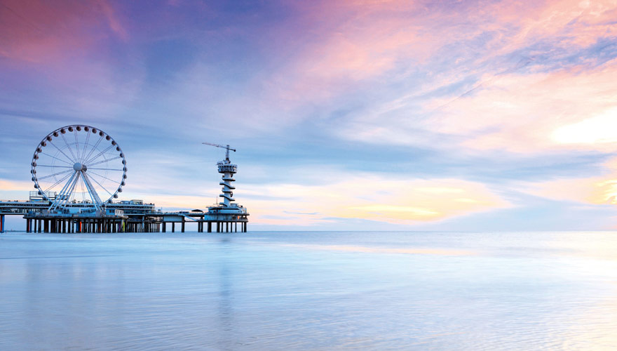 Der Pier mit Riesenrad im holländischen Scheveningen