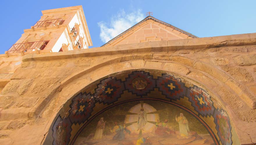 Der Eingang zur Basilika der Verklärung Christi im Katharinenkloster