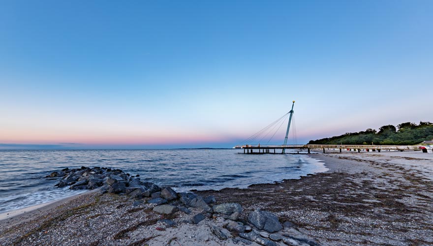 Der Strand von Hohwacht an der Ostsee zur Blauen Stunde