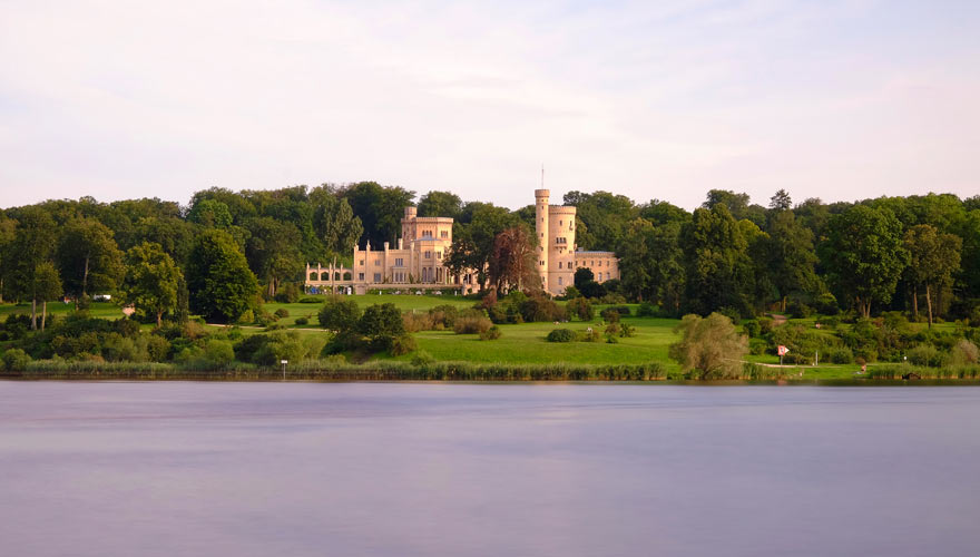 Schloss Babelsberg am See in Potsdam