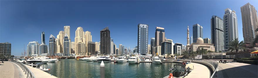 Panorama der Dubai Marina bei Tag