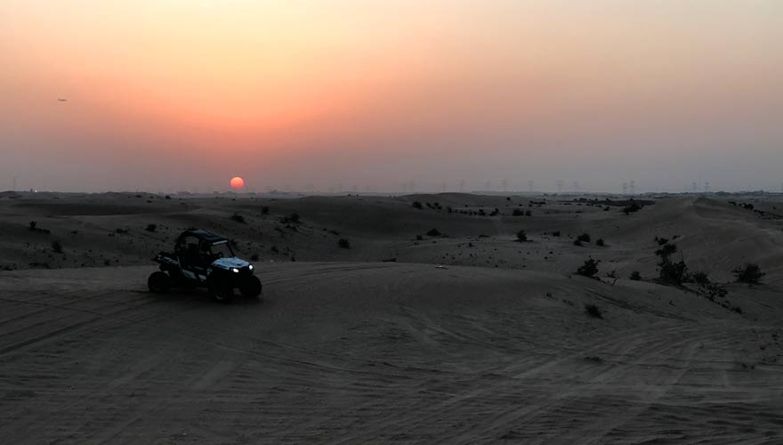 Sonnenuntergang in der Wüste von Dubai