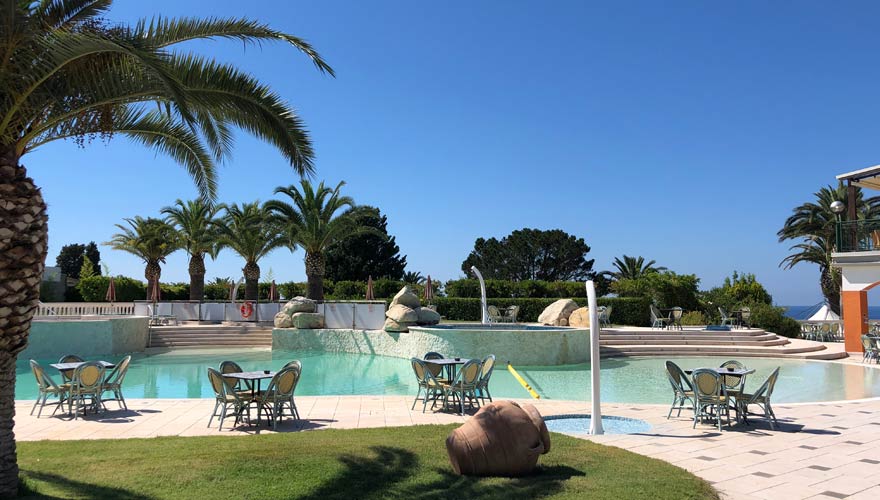 Pool im LABRANDA Rocca Nettuno Tropea