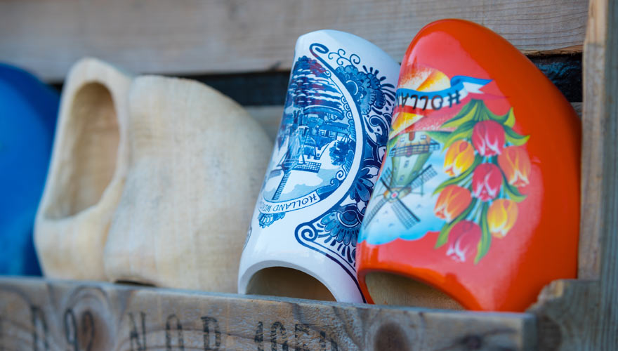 Typisch für Holland sind die Holzschuhe namens "Klompen"