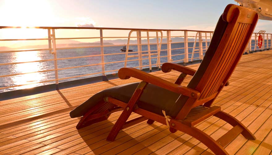 Sonnenliege auf einem Kreuzfahrtschiff