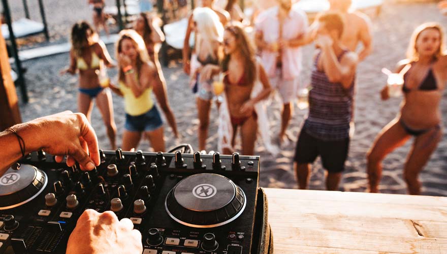 Party am Strand von Goldstrand in Bulgarien