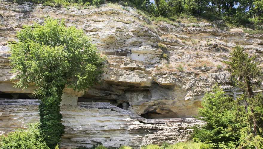 In Fels Gehauener Gang im Aladscha-Kloster bei Varna in Bulgarien