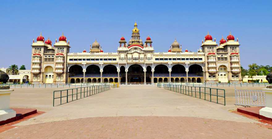 Der Palast in Mysore in der für Indien typischen Architektur
