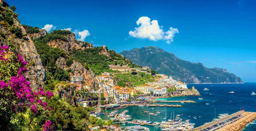 Traumhafter Panoramablick über die Amalfiküste in Italien