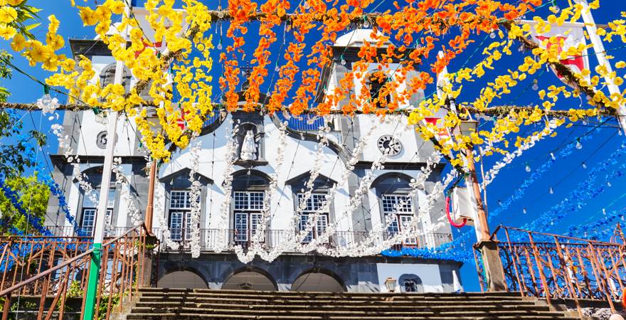 Die Wallfahrtskirche Nossa Senhora im Stadtteil Monte auf Madeira Portugal