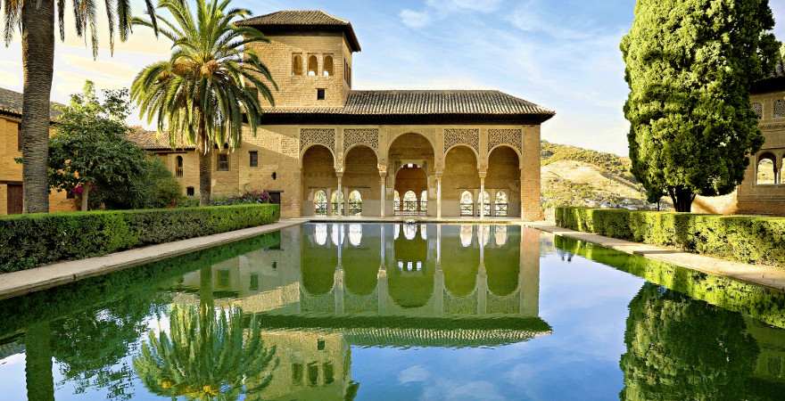 Ein Teich in den Gärten der Alhambra