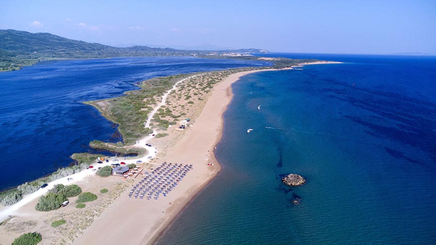 Chalikounas Beach mit der Tayo Beach Bar und Kite Club und Surfcenter in Griechenland