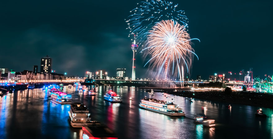 Silvester Feuerwerk über Düsseldorf