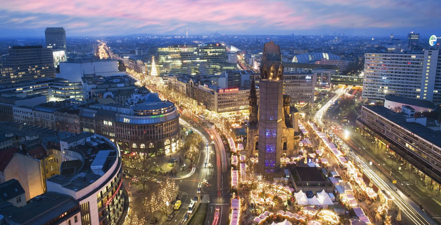 Luftaufnahme von einem Berliner Weihnachtsmarkt