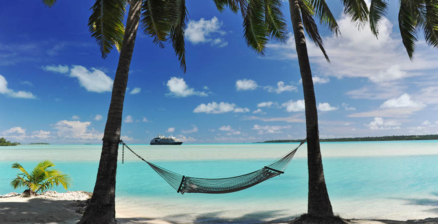 Kreuzfahrtschiff in der Karibik