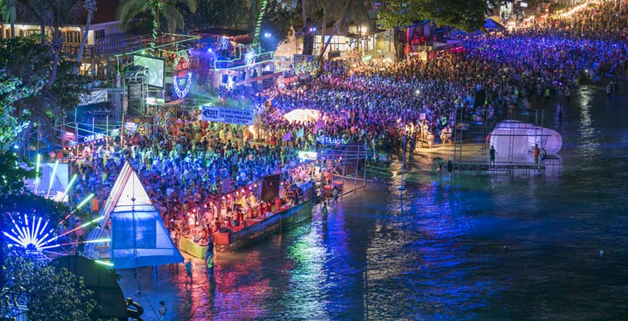 Silvesterparty am Haad Rin Beach auf der Insel Koh Phangan in Südthailand