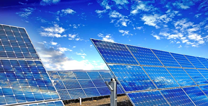 Solarkraftwerk bei Sonnenschein