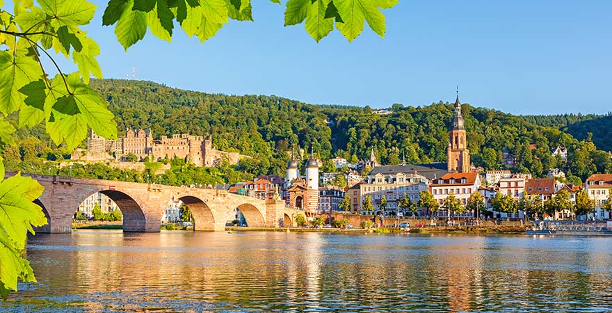 Alte Brücke, Neckar und Schloss in Heidelberg