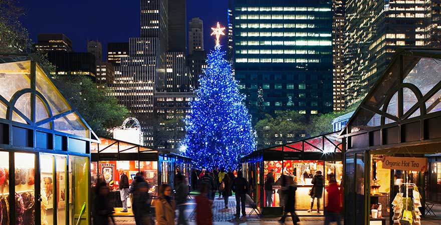 Weihnachtsmarktstände im Bryant Park Winter Village in New York City