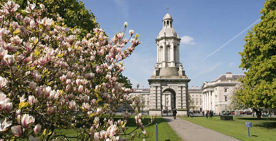 Glockenturm Campanile am Trinity College in Dublin